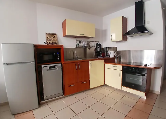 Апартаменты Grand T2 En Plein Centre Avec Parking Gratuit Ним