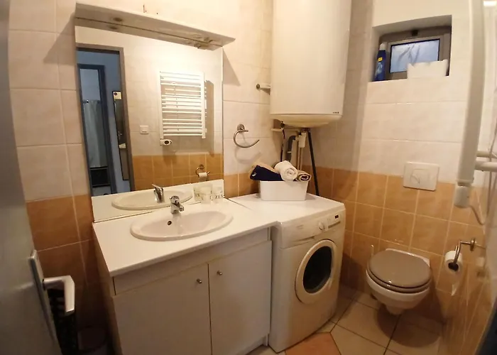 Grand T2 En Plein Centre Avec Parking Gratuit * Ним